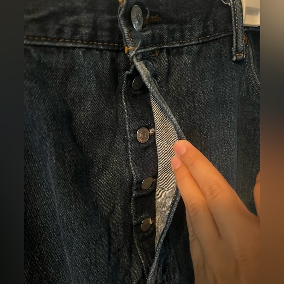 Men's 501 Levi Blue Jeans with button fly 44x32 - Picture 2 of 4